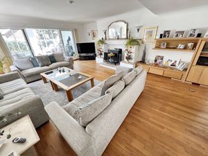 Lounge- click for photo gallery